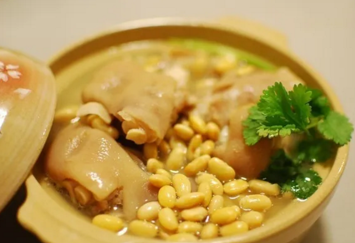  Soybean Trotter Soup 黄豆猪蹄汤