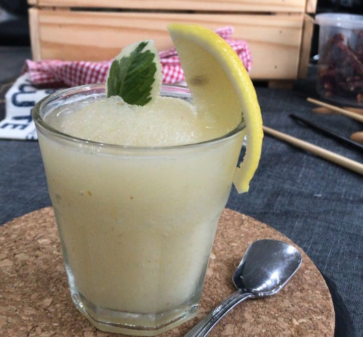 Lemon and Lychee Smoothie