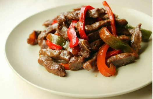 Sautéed Beef with Black Pepper 黑胡椒牛柳