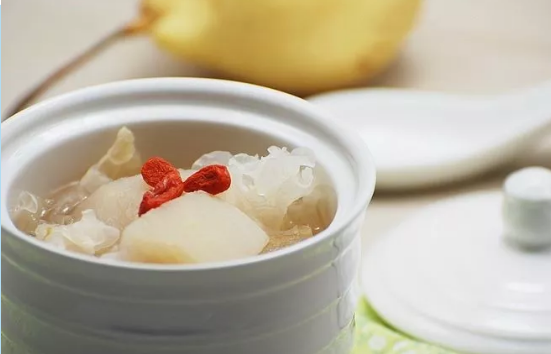 Pear Sweet Soup with Snow Fungus 银耳梨汤