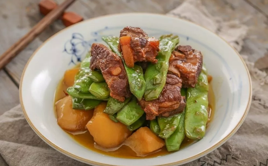 Simmered Pork Rib with Potato 排骨豆角炖土豆