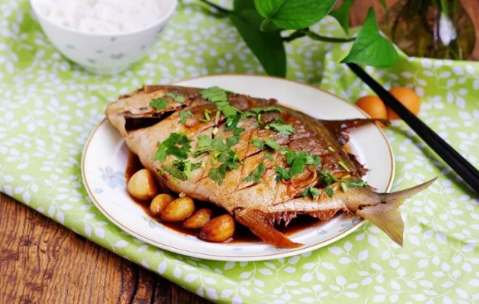 Braised White Pomfret 红烧鲳鱼