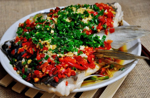 Chili Steamed Fish 剁椒豆瓣蒸鲫鱼